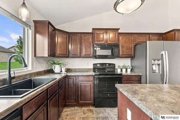 8802 N 160th ST, Bennington, NE 68007