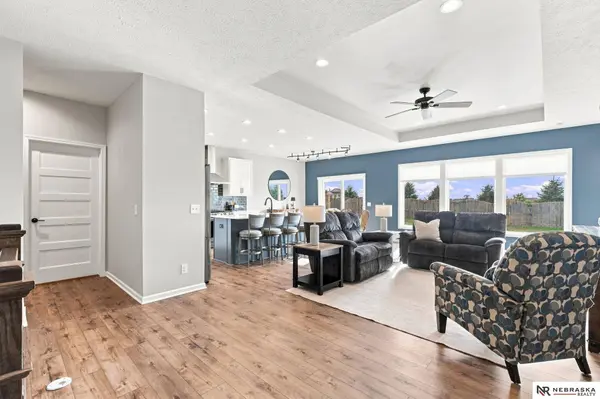 8014 N 167th AVE, Bennington, NE 68007