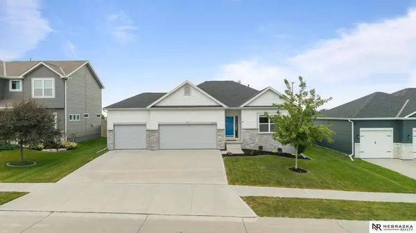 8014 N 167th AVE, Bennington, NE 68007