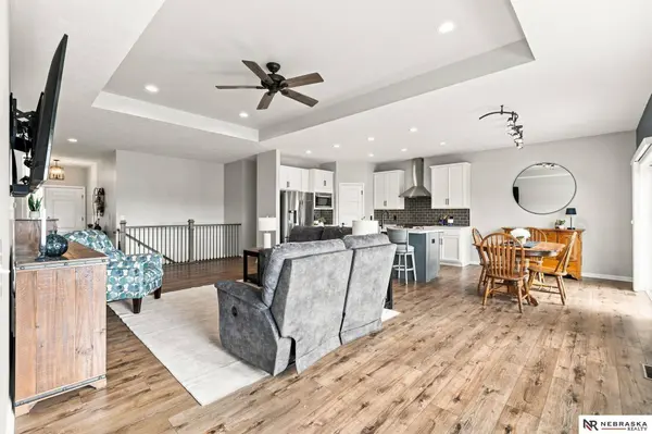 8014 N 167th AVE, Bennington, NE 68007