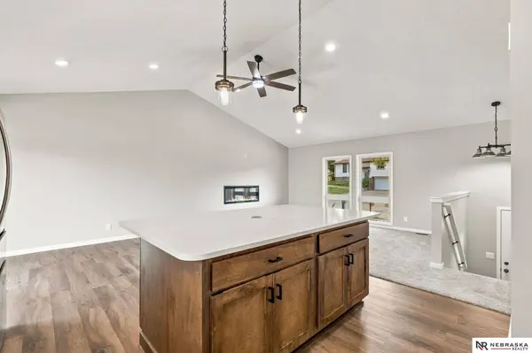 7118 S 49th ST, Bellevue, NE 68157