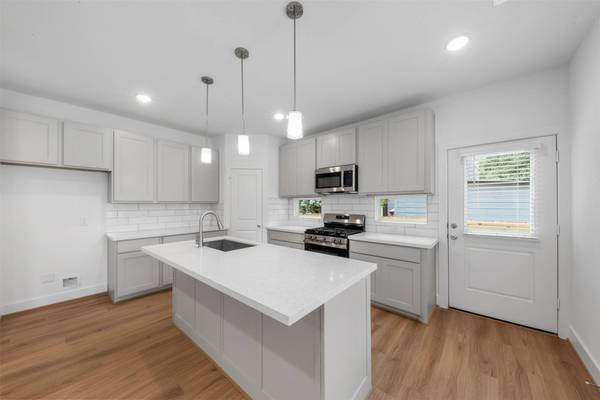 1220 E 33rd ST, Houston, TX 77022