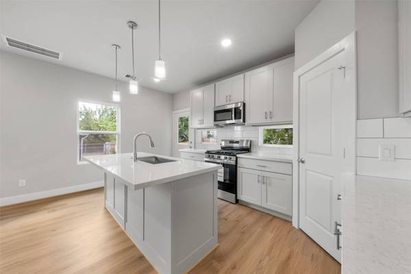 1222 E 33rd ST, Houston, TX 77022