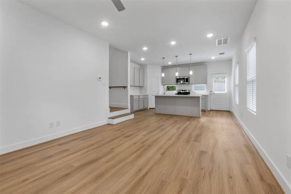 1220 E 33rd ST, Houston, TX 77022
