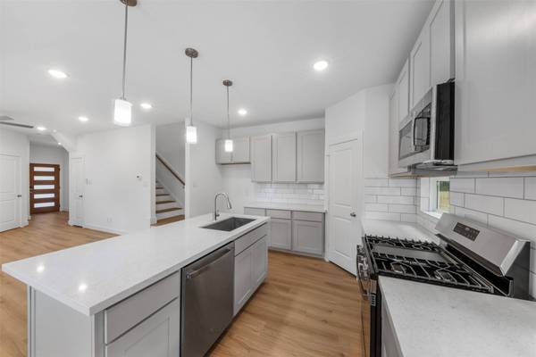1220 E 33rd ST, Houston, TX 77022