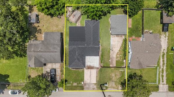 1913 Thonig RD, Houston, TX 77055