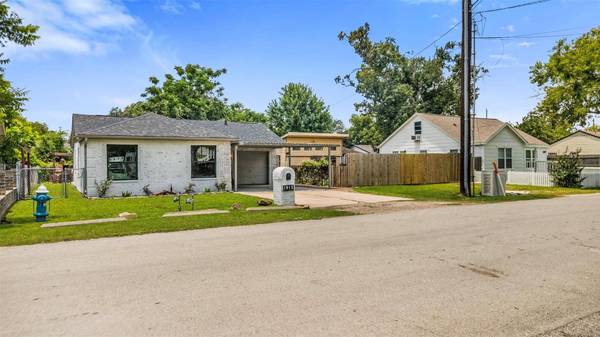 1913 Thonig RD, Houston, TX 77055