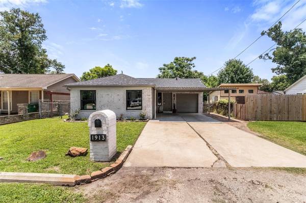 1913 Thonig RD, Houston, TX 77055