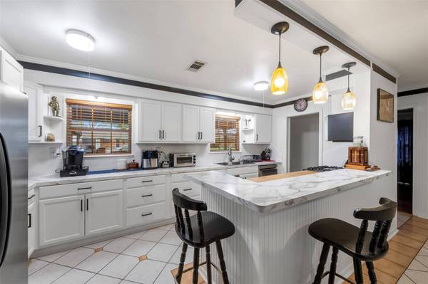 5519 Cheshire LN, Houston, TX 77092