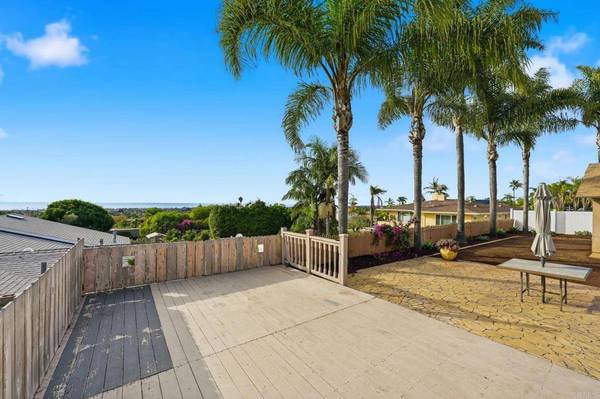 2205 Cameo RD, Carlsbad, CA 92008