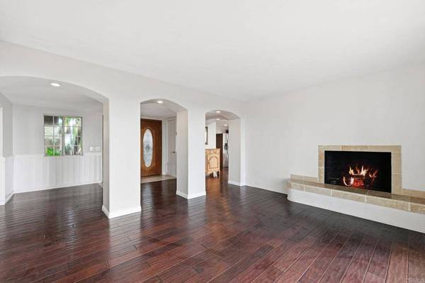 2205 Cameo RD, Carlsbad, CA 92008