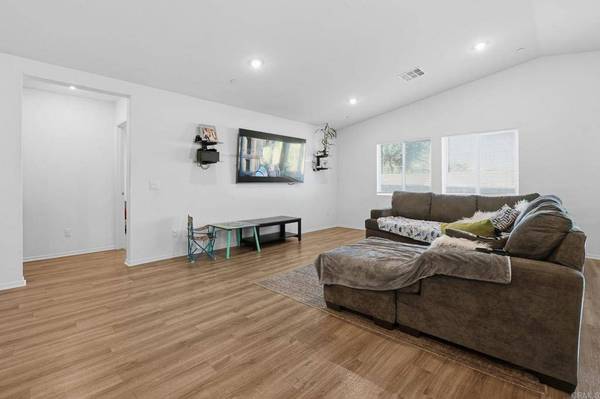 1262 Allegiance AVE, Hemet, CA 92543