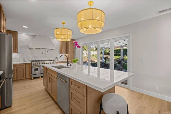 3970 Scott DR, Carlsbad, CA 92008