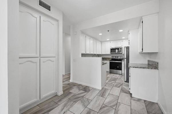 5845 Friars RD #1216, San Diego, CA 92110