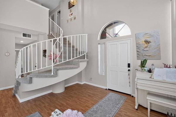 6025 E Hackamore LN, Anaheim, CA 92807