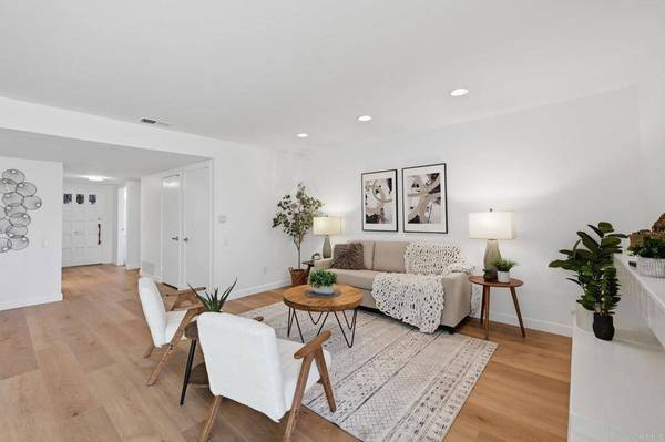 4250 Loma Riviera LN, San Diego, CA 92110