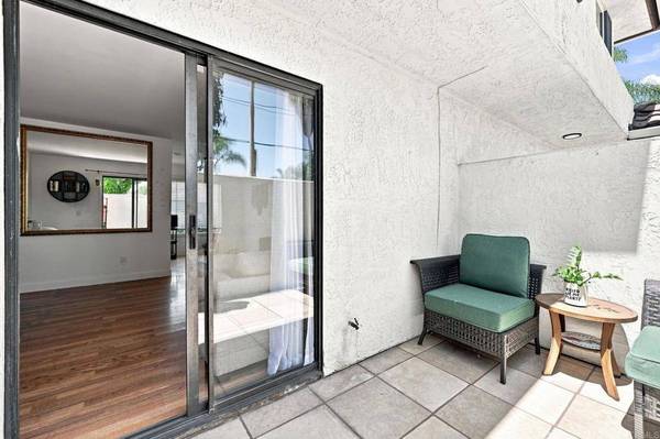 320 Grapevine Rd #102, Vista, CA 92083