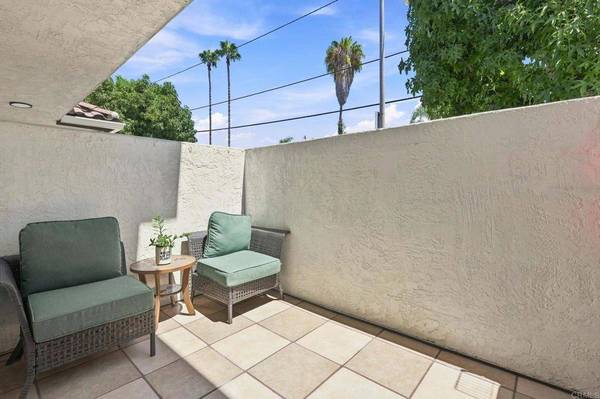 320 Grapevine Rd #102, Vista, CA 92083