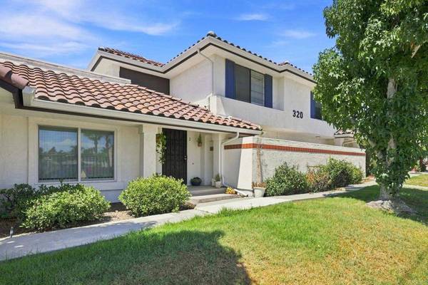 320 Grapevine Rd #102, Vista, CA 92083