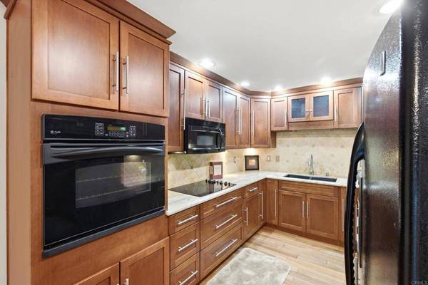 8346 Via Sonoma #D, La Jolla, CA 92037