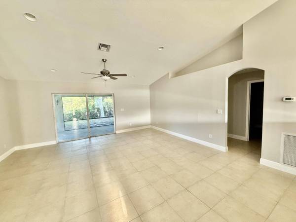 1812 SE Manth LN, Port Saint Lucie, FL 34983