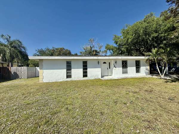 129 NE Tunison AVE, Port Saint Lucie, FL 34983
