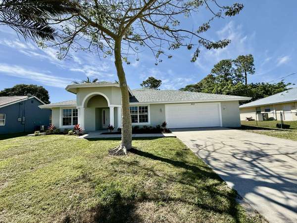 1812 SE Manth LN, Port Saint Lucie, FL 34983