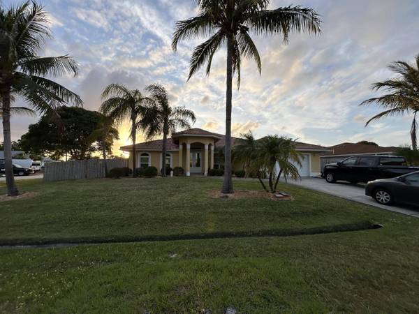 2498 SE Addison ST, Port Saint Lucie, FL 34984