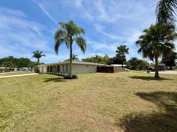 601 SW Ivanhoe DR, Port Saint Lucie, FL 34983