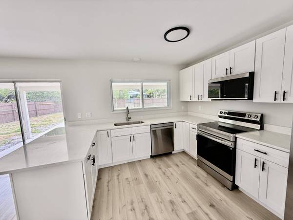 601 SW Ivanhoe DR, Port Saint Lucie, FL 34983