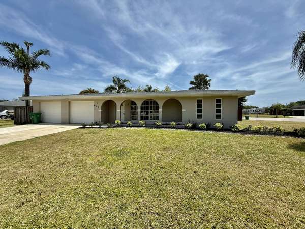 601 SW Ivanhoe DR, Port Saint Lucie, FL 34983