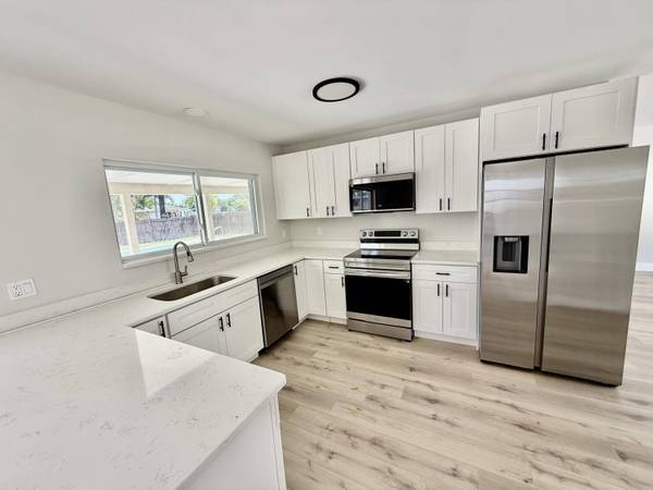 601 SW Ivanhoe DR, Port Saint Lucie, FL 34983