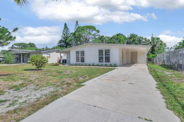 907 Skylark DR, Fort Pierce, FL 34982