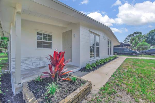 907 Skylark DR, Fort Pierce, FL 34982