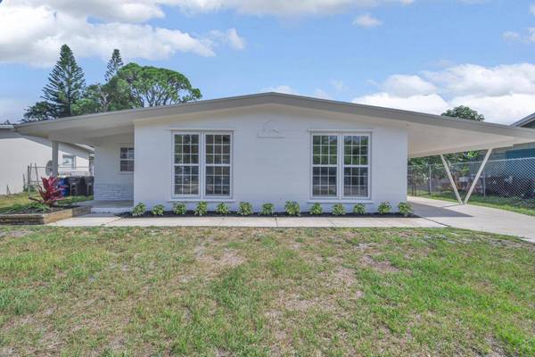 907 Skylark DR, Fort Pierce, FL 34982