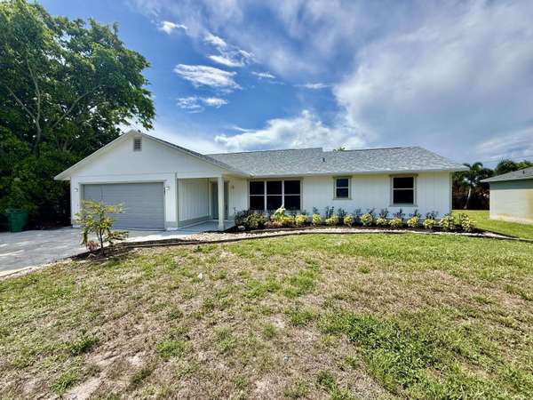 397 SE Huron TER, Port Saint Lucie, FL 34983