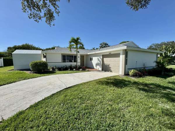 2143 SE 4th CT, Vero Beach, FL 32962
