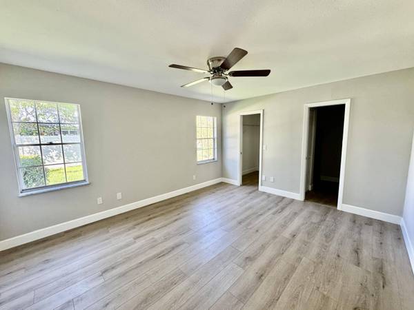 2143 SE 4th CT, Vero Beach, FL 32962