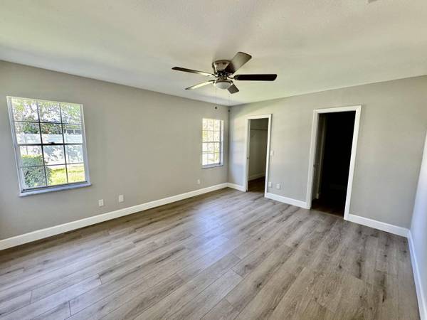 2143 SE 4th CT, Vero Beach, FL 32962