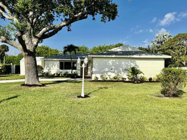 2143 SE 4th CT, Vero Beach, FL 32962