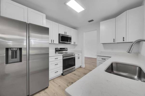 2432 SE Floresta DR, Port Saint Lucie, FL 34984