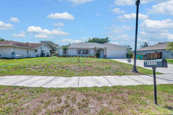 2432 SE Floresta DR, Port Saint Lucie, FL 34984