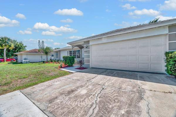 2432 SE Floresta DR, Port Saint Lucie, FL 34984