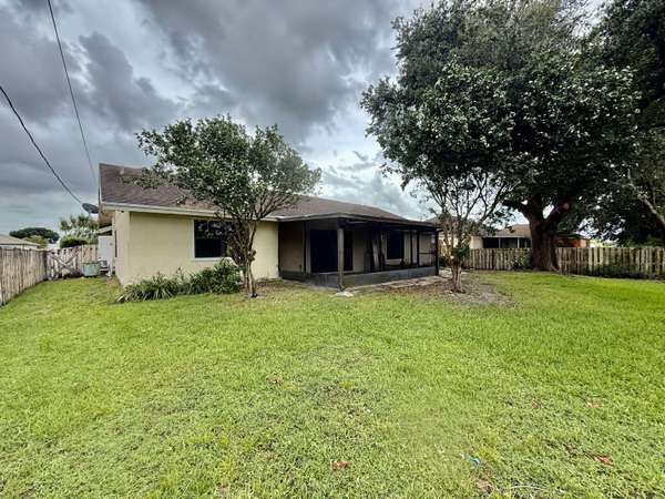 633 SW Gailbreath AVE, Port Saint Lucie, FL 34953
