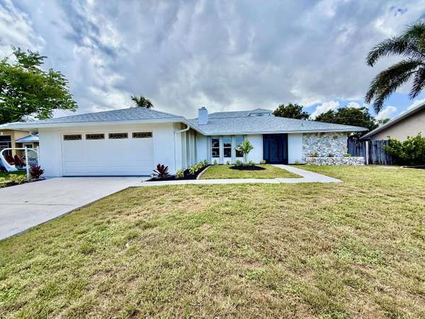 1898 SE Fallon DR, Port Saint Lucie, FL 34983