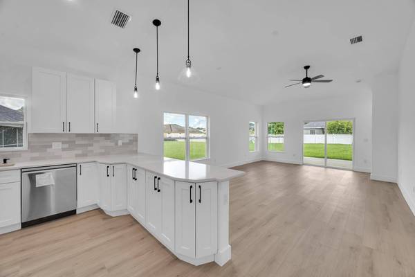 5471 NW Model CT, Port Saint Lucie, FL 34986