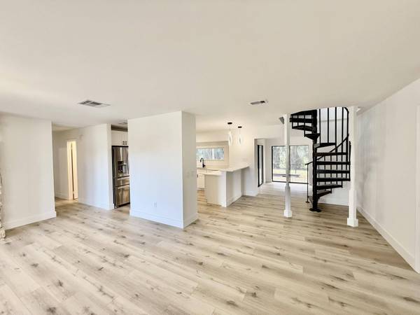 1898 SE Fallon DR, Port Saint Lucie, FL 34983