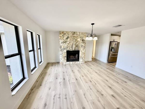 1898 SE Fallon DR, Port Saint Lucie, FL 34983