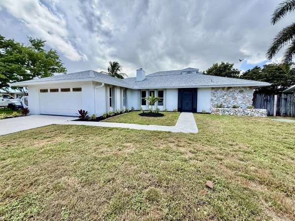 1898 SE Fallon DR, Port Saint Lucie, FL 34983