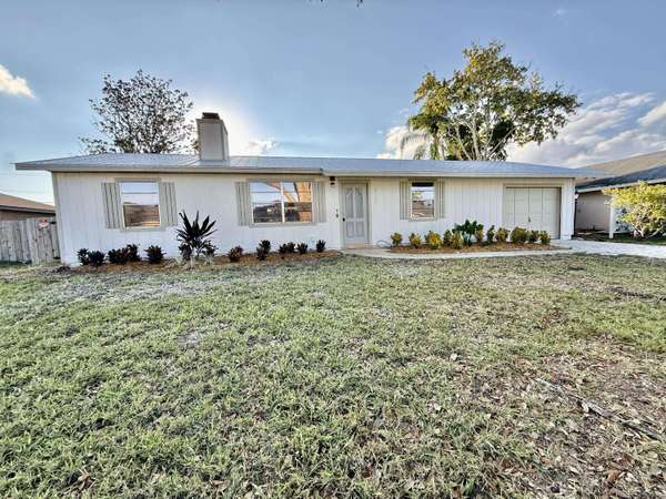 1722 SE Biddle LN, Port Saint Lucie, FL 34983